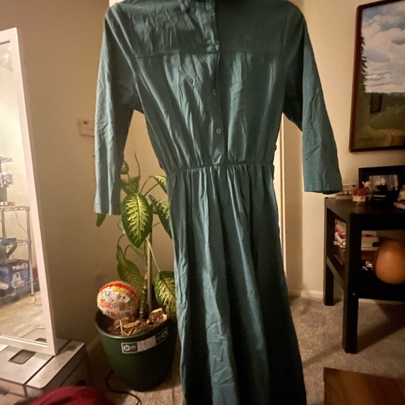 Dresses - Picture 3 of 5